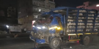 कलंकीमा ट्रकमा मिनीट्रक ठोक्किँदा चालकसहित ३ जनाको मृत्यु