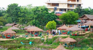 सौराहामा आवासीय पर्यटक कम