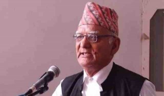 अध्यक्ष केसी घर फिर्ता