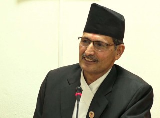 संविधानविद्हरुसँग परामर्श गर्दै सभामुख सापकोटा
