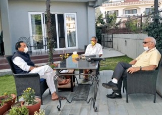 ओलीको कदमपछि राप्रपाले बोलायो आकस्मिक बैठक