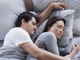 किन श्रीमती सधैं श्रीमानको बाँया तिर मात्र सुत्छिन् ?