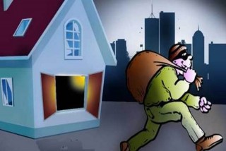 भारतीय मालिकको ५ करोड मूल्य बराबरको बहुमूल्य सामान चोरेर नेपाली सुरक्षाकर्मी फरार