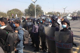 पृथ्वी जयन्तीमा हिडेकी मनिषा कोइरालालाई प्रहरीले रोक्यो, लाठी चार्ज हुँदा महिलाको टाउकोमा चोट