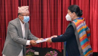 राष्ट्रपतिसमक्ष निर्वाचन आयोगको वार्षिक प्रतिवेदन पेश