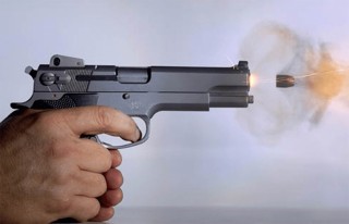 घाँसको भारी बोकेर घर फर्किदै गरेकी एक महिलामाथि गोली प्रहार