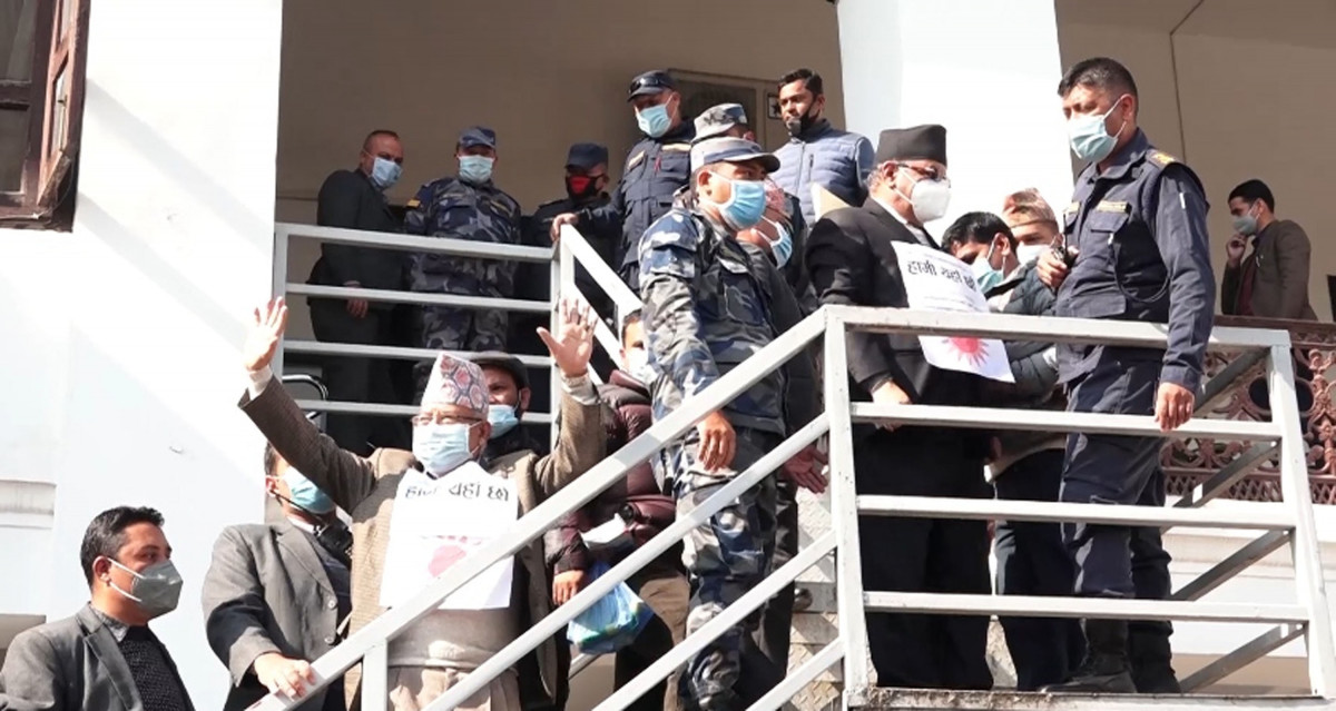 आफुहरु बाहेक ओली संग आधिकारिकता नभएको भन्दै प्रचण्ड-माधवले आयोगलाई बुझाए यस्तो प्रमाण