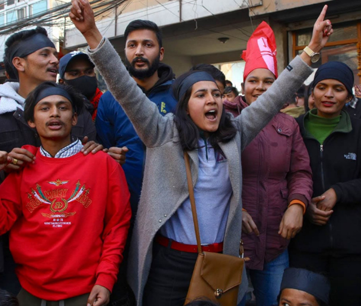 अखिलले ओलीलाई प्रधानमन्त्रीको कुर्सीमा बस्न रोक्ने, उनका मन्त्रीलाई अब जहाँ भेट्यो त्यही ठोक्ने