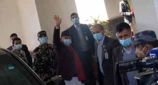 तीन भाई मन्त्रीलाई अगाडी लगाएर दलबल सहित ओली पार्टीको भिख माग्न पुगे निर्वाचन आयोग 