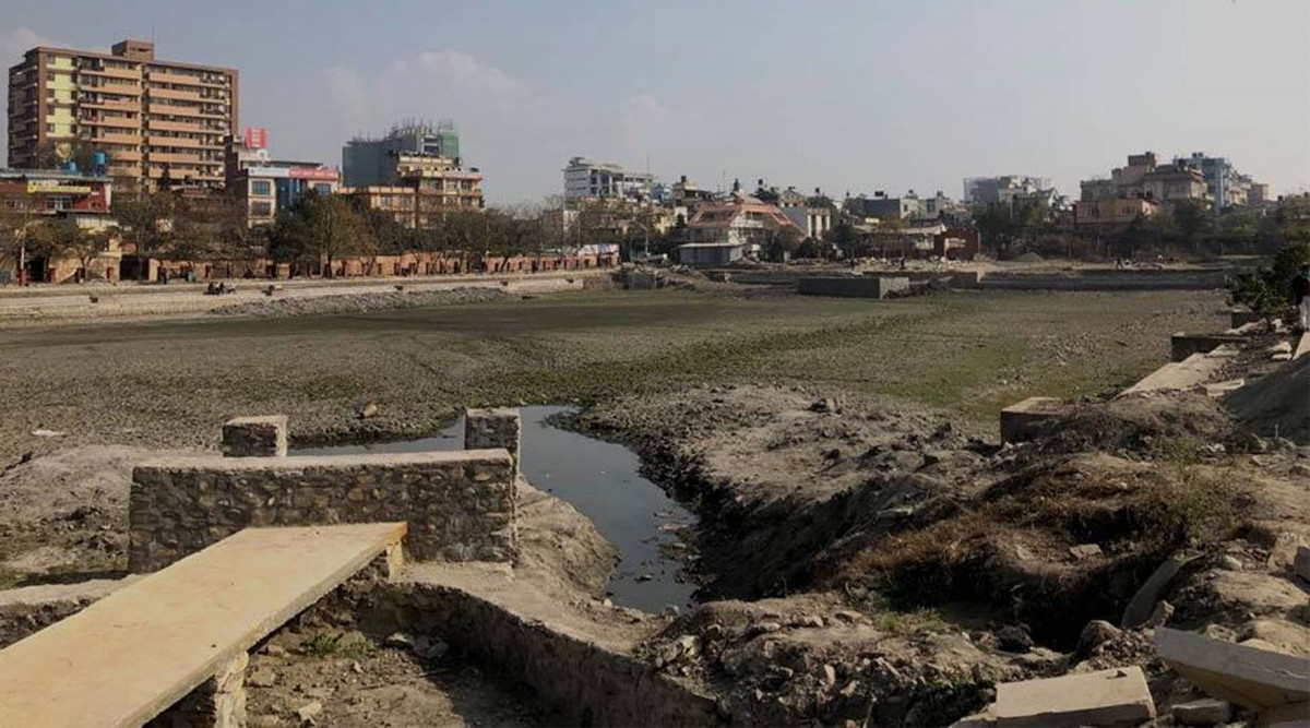 भूमाफियाबाट कमलपोखरी जोगाउन नगरप्रमुखकै नेतृत्वमा सयौँ मध्यपुर बासिन्दा उर्लिए