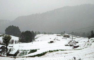 सङ्खुवासभाको उच्च हिमाली क्षेत्रमा हिमपात शुरु