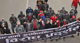 प्रचण्ड-माधव एक लाखको जुलुस लिएर बिरोध सभामा हिंडे, सुन्धाराबाट निस्क्यो डरलाग्दो जुलुस