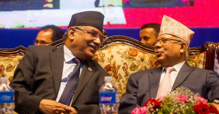 ओलीले सिंहदरबारबाटै प्रचण्ड-माधवलाई ज्योतिषीको भिराईदिए बिल्ला, अनि सुनाए कुरा चिल्ला  