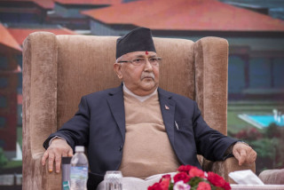 एमाले अध्यक्षमा ओलीलाई सर्वसम्मत बनाउने कसरत, अरूमा रस्साकस्सी