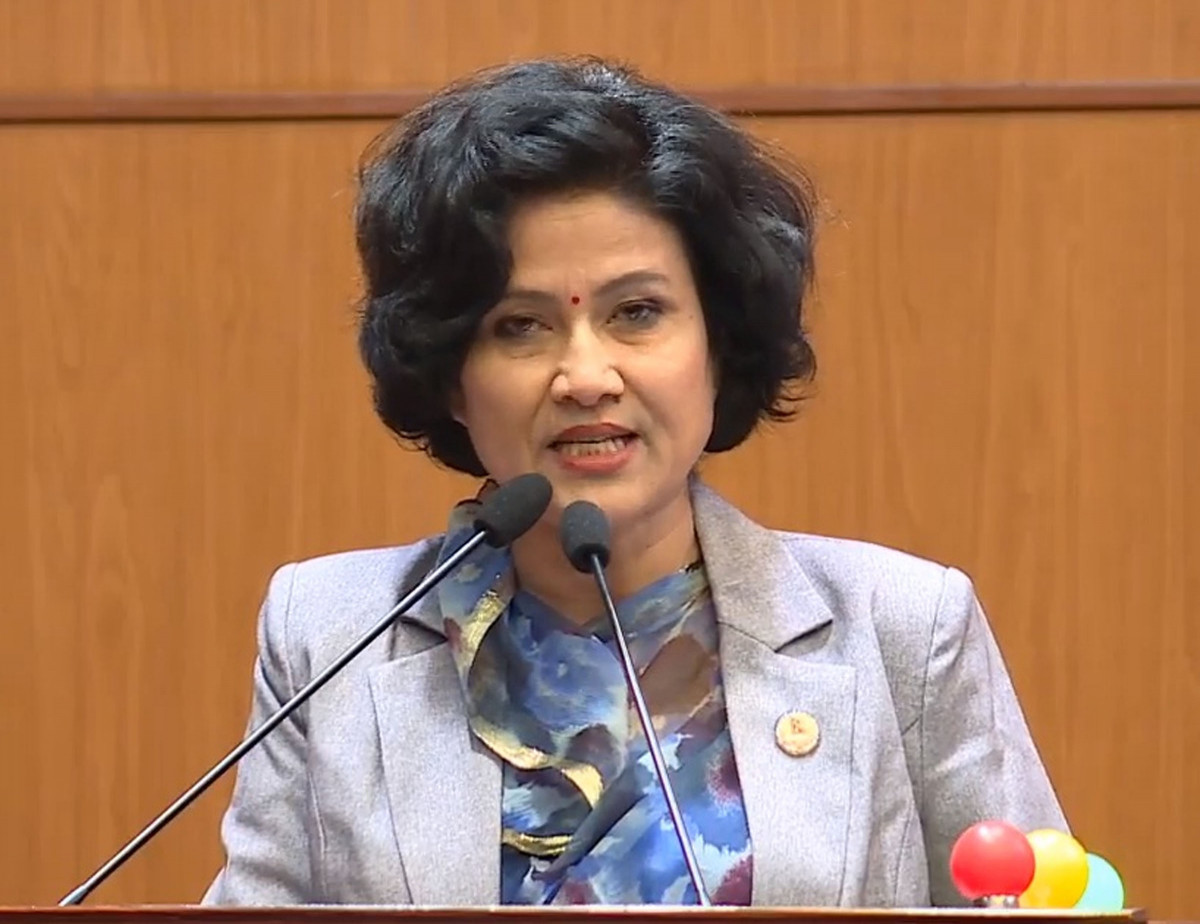 त्यो बेला के हेरेर बस्नु भो भन्दै कोमलले रघुजीको मुखमा कोचिदिईन् प्रश्नको यस्तो बुझो