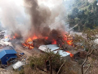 दोभान बजारमा आगलागी हुँदा ७९ घरपरिवार विस्थापित