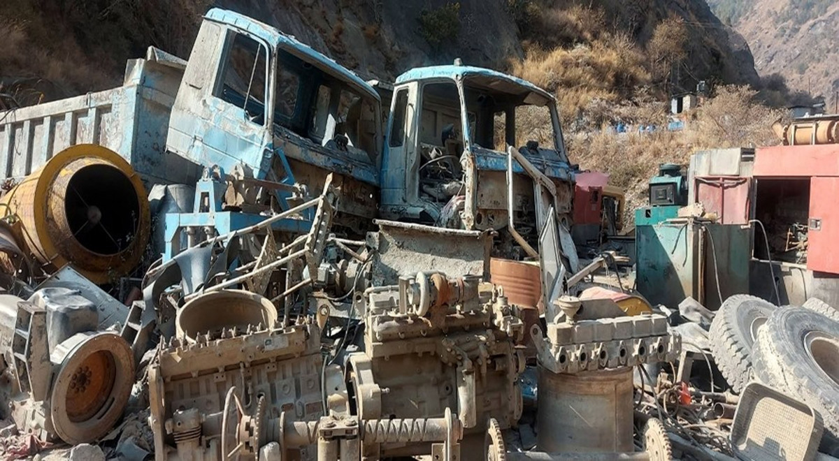 ओलीका चटके मन्त्रीले देखाए दरिद्रता, कवाडी सामानमा यसरी काढे र्याल 