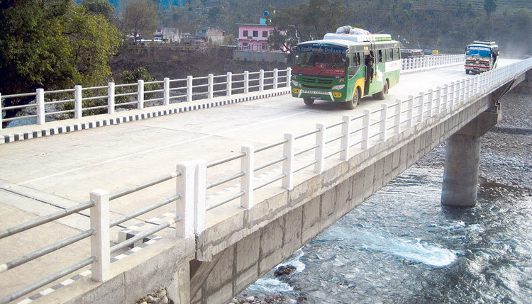 क्षतिपछि सुधारियो सडक    