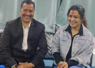 प्रचण्ड संग कम्मर मर्काऊँदै र आँखा तर्काऊँदै नाचेकी रेखा थापा विप्लब संग किन मस्किन पुगिन् ?