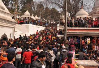 महाशिवरात्रिमा बिहानैदेखि पशुपतिमा लाखौँ भक्तजन