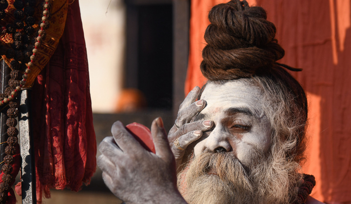 पशुपतिमा नागाबाबाहरू शिवलाई मान्छौं राजा मान्छौं भन्दै यसरी हल्लिदै जुरुक-जुरुक उफ्रिए