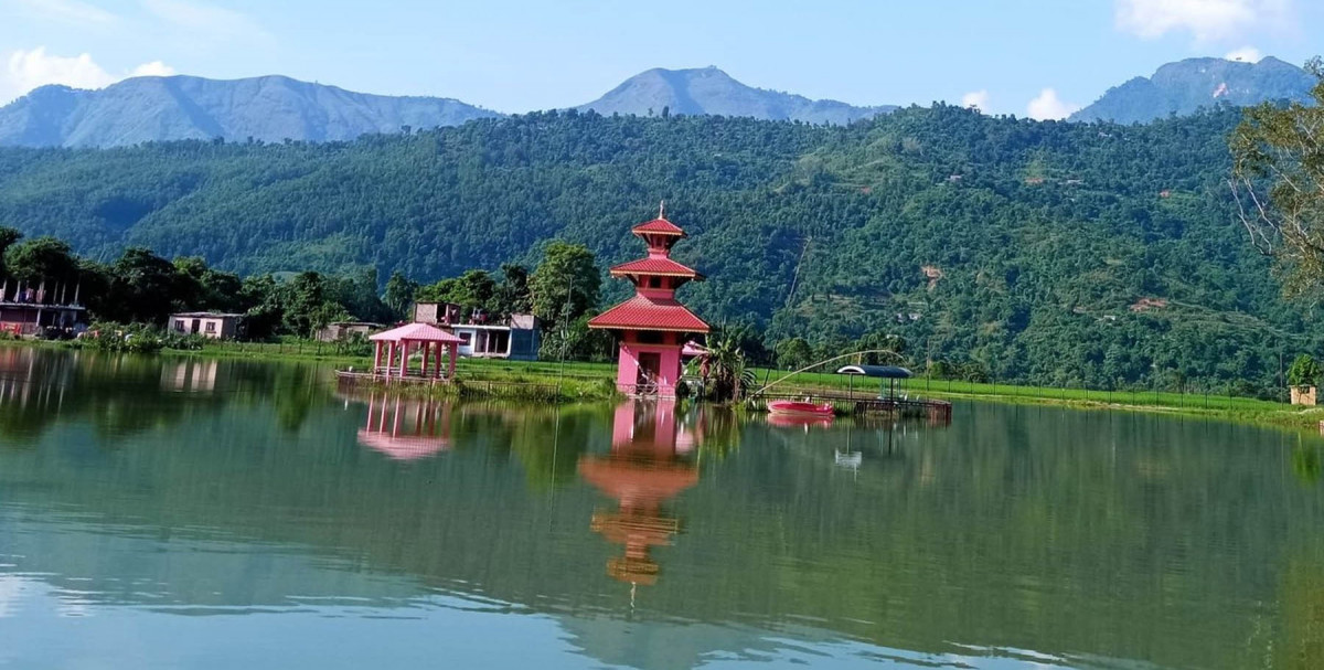 तालपोखरामा ताल सुकाएर निर्माणकार्य हुदैँ