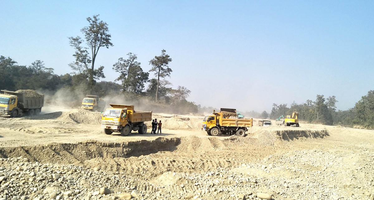 अवैध उत्खनन गर्नेलाई कतै जरिवाना, कतै बेवास्ता