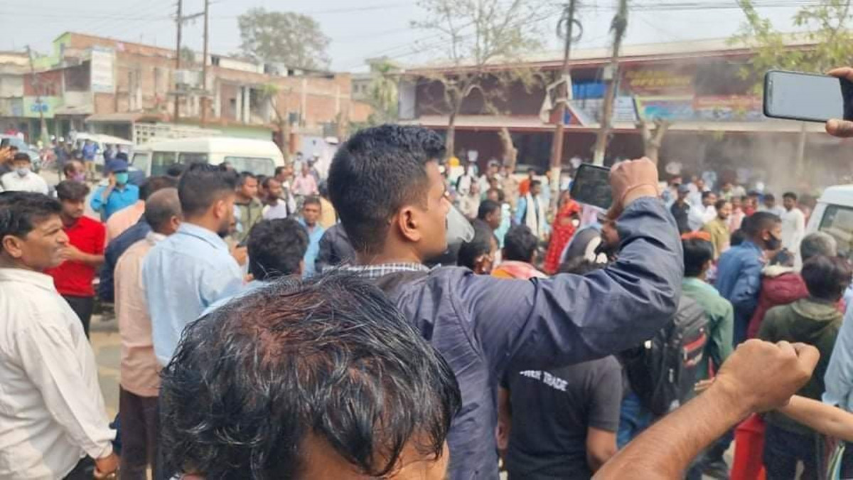 सरकारी कार्यालयमा बम बिस्फोट : दुई कर्मचारी घाइते, भेटियो गोइत समूहको पर्चा