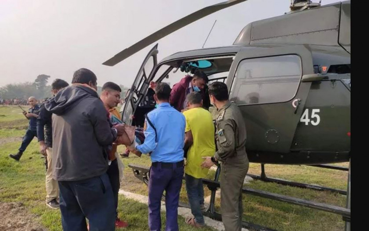 गोइतले बम हानेर घाइते भएकालाई काठमाडौं ल्याइयो, कहाँ हुँदैछ उपचार ?