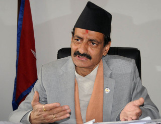 पूर्वमन्त्री जोशीको उपचारका लागि सरकारले १० लाख सहयोग गर्ने