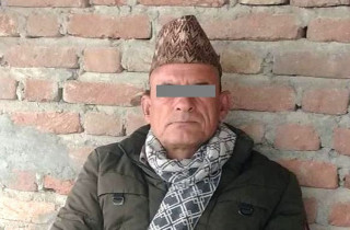 होटेलको कोठाको एउटै खाटमा महिला संग फेला परेका वडाअध्यक्ष भन्छन, ‘पार्टीको कामले बसेको हो’