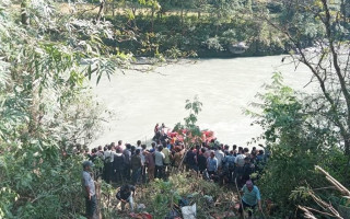 मस्र्याङ्दी नदीमा ट्रक खस्दा ६ जनाको मृत्यु, २ जनाको अबस्था गम्भीर