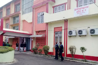 एमाले प्रदेश-१ संसदीय दलको बैठक जारी, खनाल-नेपाल पक्षका सांसद अनुपस्थित