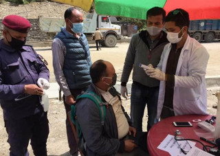 सङ्क्रमण फैलिन नदिन सिरहामा सतर्कता, सीमा नाकामा हेल्थ डेस्क स्थापना