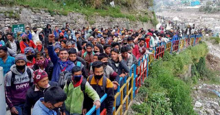 के नेपालमा पनि कोरोनाको संक्रमण बढेकै हो त ? सीमा क्षेत्रमा घर फर्कनेहरुको भिड !