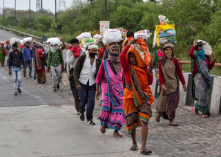 कोरोना कहरले रोजगारी छाडेर घर फर्किँदै सुदूरपश्चिमेली