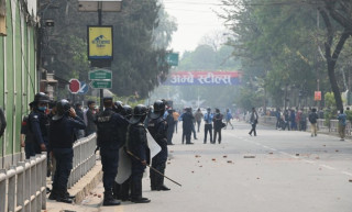 त्रिचन्द्र कलेज अगाडि प्रहरी र प्रदर्शनकारी बिच झडप