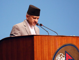 सांसदले हुर्मत लिएपछि परराष्ट्रमन्त्री तर्क राख्दै तर्किए, सदनले गरेन भन्दै सभामुख तिरै किन फर्किए ?