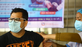 छुटेकालाई कोभिड–१९ विरुद्धको खोप अभियान सञ्चालन गर्दै महानगर