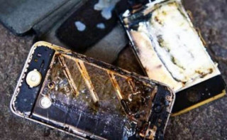 चार्जमा राखेको मोवाइल पड्किदा महिला घाइते