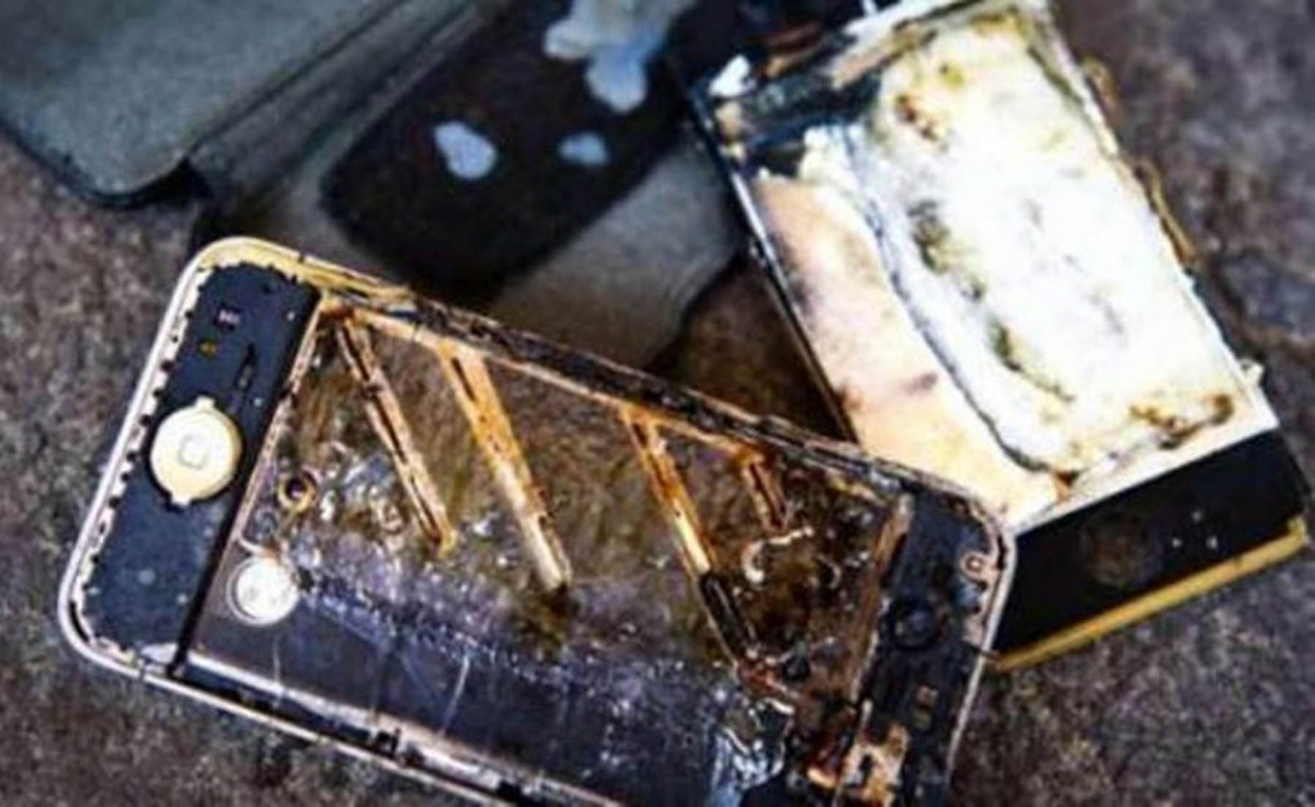 चार्जमा राखेको मोवाइल पड्किदा महिला घाइते