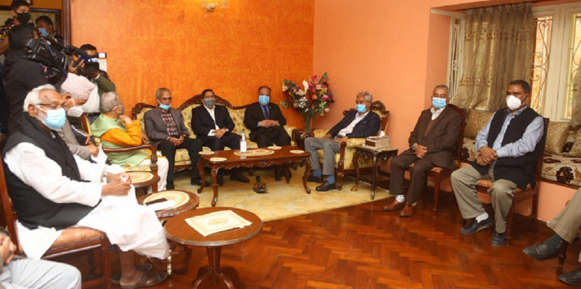 ओली सरकार ढाल्ने देउवाको प्रस्तावमा महन्थ असहमत !