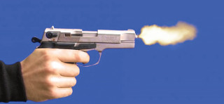 गोली हानी सुनचाँदी व्यवसायीको हत्या, श्रीमती घाइते