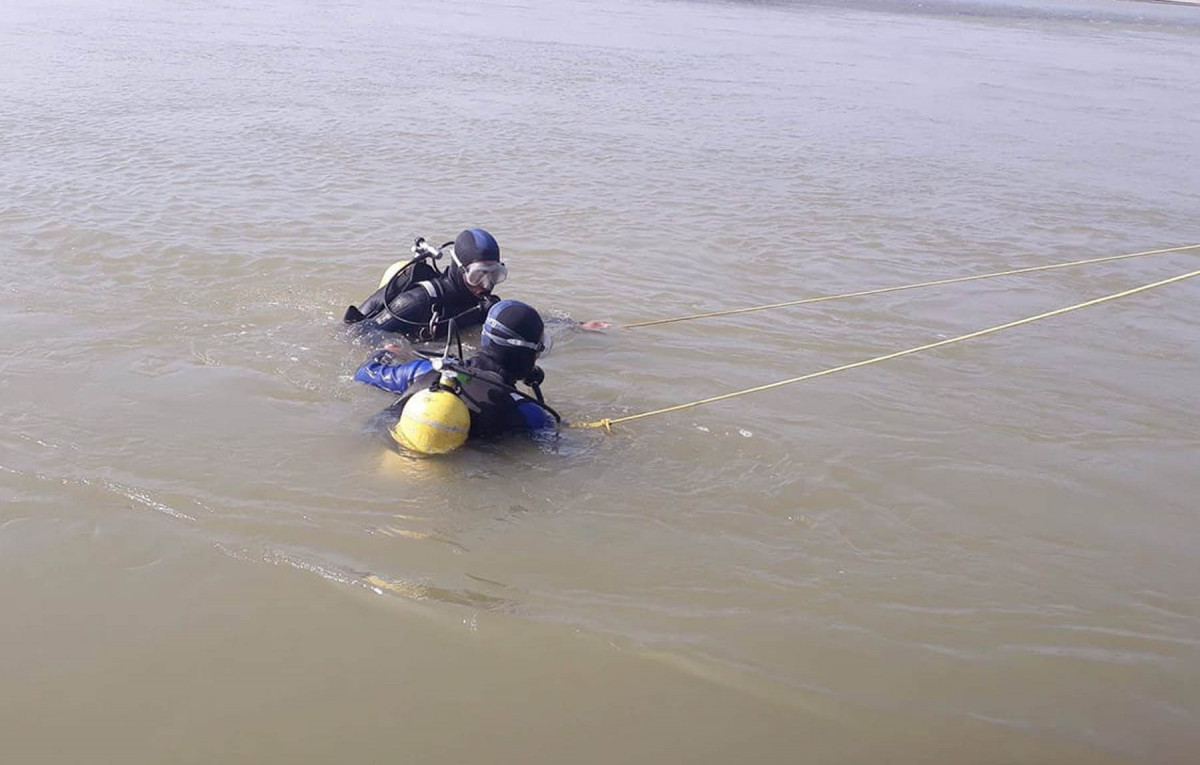कर्णाली नदीमा तीन जनाले  हाम फाले, एक जना बेपत्ता