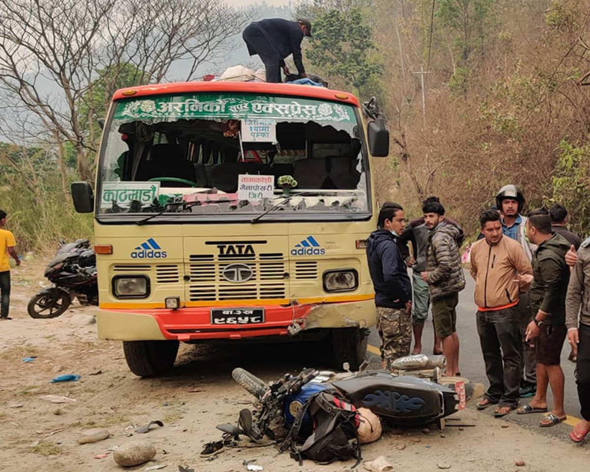 सुकुटे दुर्घटना : एकको मृत्यु, दुई घाइते