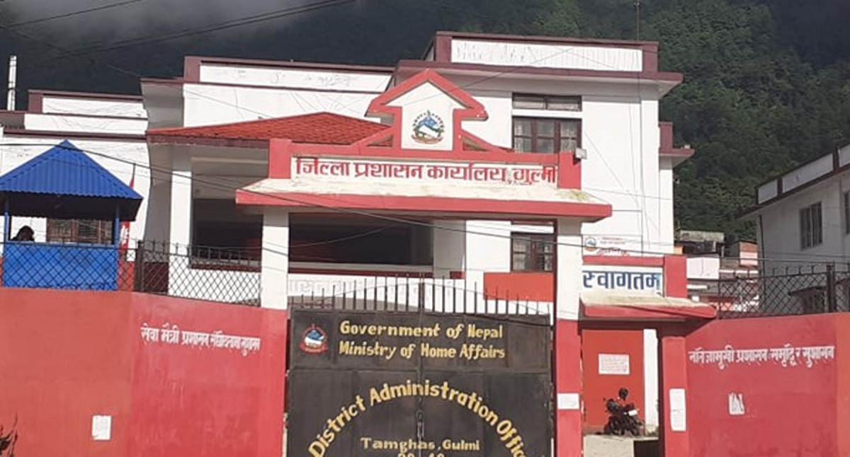 एउटै कार्यालयका पाँच कर्मचारीको दुर्घटनामा मृत्यु भएपछि प्रशासन कार्यालय पाँच दिनका लागि बन्द