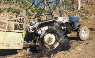 अज्ञात समूहद्वारा पार्किङमा राखेको ट्याक्टरमा आगजनी