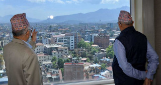 फोन गर्दा किचकिच गरेको भन्ने माधवलाई ओलीले दिए मुखभरिको यस्तो जवाफ