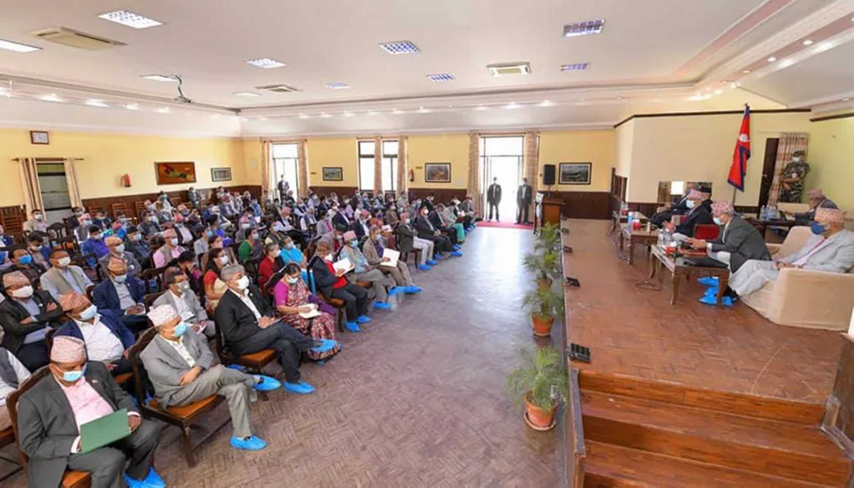 तत्काल लकडाउन नहुने, कोरोनाविरुद्ध खटिन कार्यकर्तालाई ओलीको निर्देशन