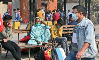 कोरोना त्रासकै कारण सोमबार मात्रै ५० हजारले छाडे उपत्यका